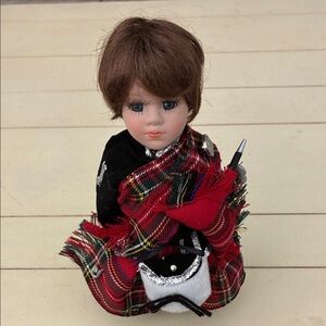 Leonardo Collection porcelain collector named The  Piper,in Highland regalia